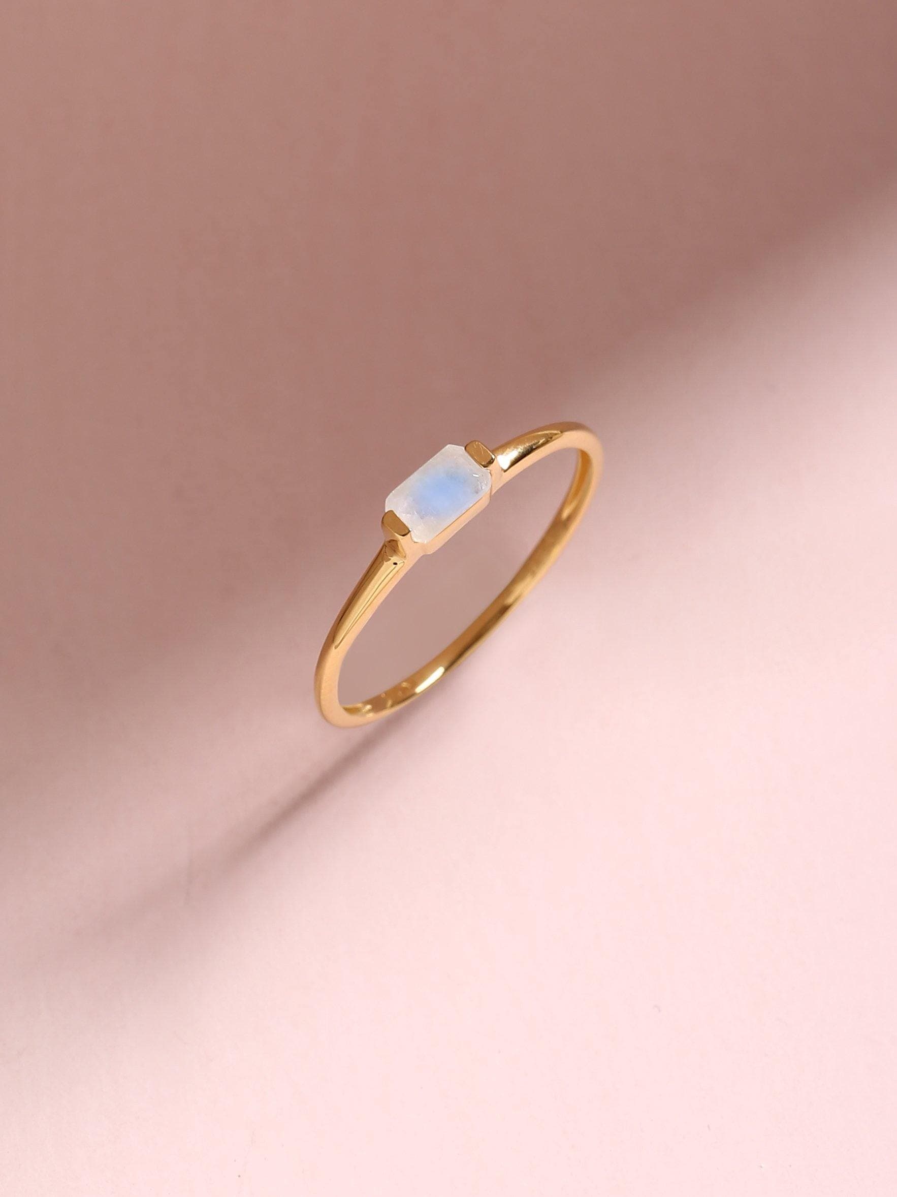 0.26 Ct Rainbow Moonstone Solid 10k Yellow Gold Ring Jewelry - YoTreasure