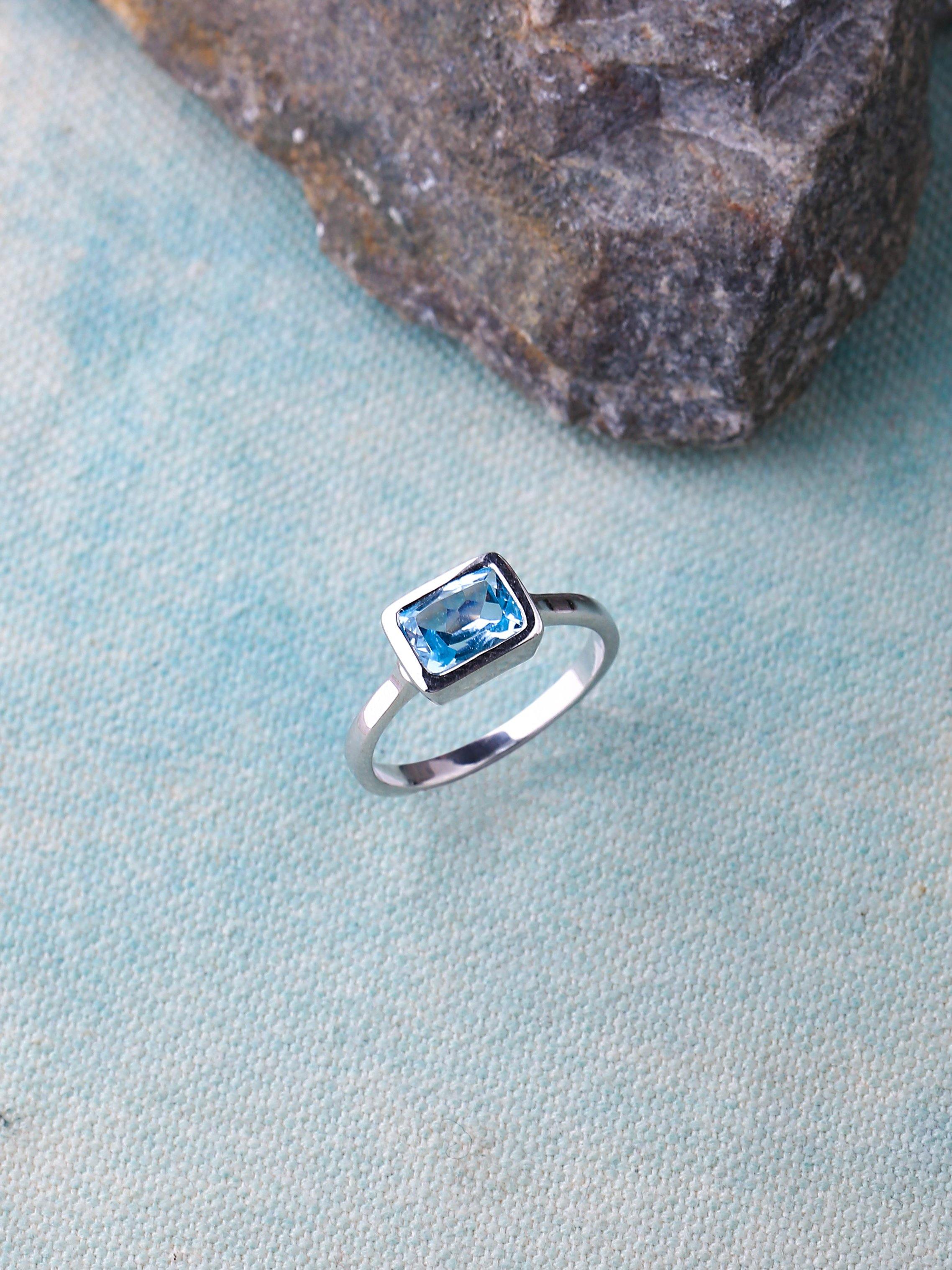 1.74 Ct. Blue Topaz Solid 925 Sterling Silver Ring Jewelry - YoTreasure