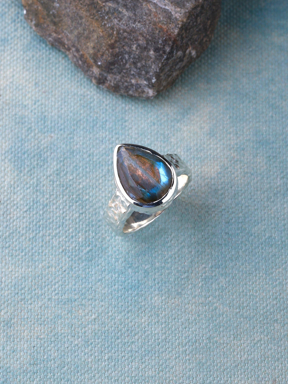 Labradorite Solid 925 Sterling Silver Hammered Finish Ring Jewelry - YoTreasure